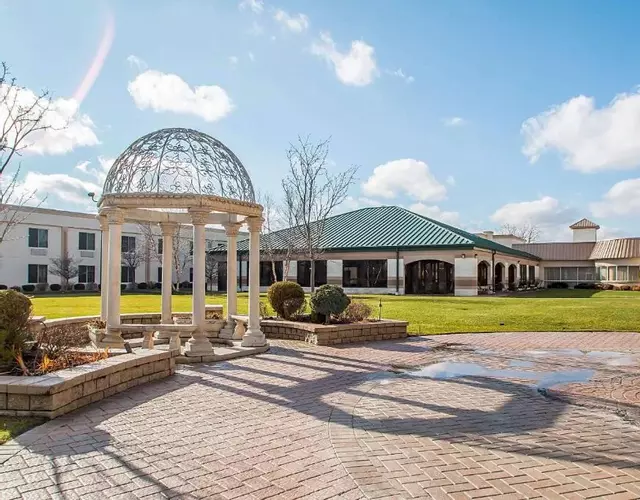 Clarion Inn Elmhurst - Oak Brook near I-88, I-290, I-294