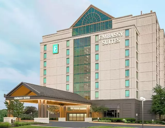 Embassy Suites by Hilton Chicago Lombard