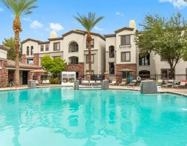 CozySuites Glendale by the stadium w pool 25