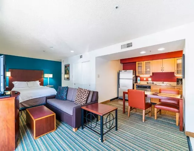 Metro PHX STUDIO QUEEN UPSTAIRS sleeps 4 modern design best amenities