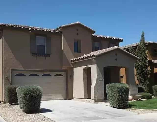 Comfoy two story home close major venues