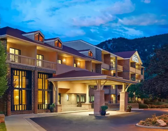 Glenwood Hot Springs Resort