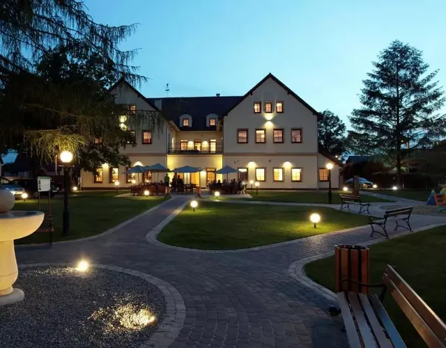 Hotel Modrzewiowy Dwór