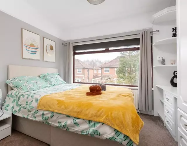 Manchester Business and Leisure Home with Free Parking