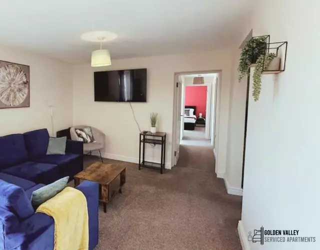 Modern & Spacious Flat With Balcony Views