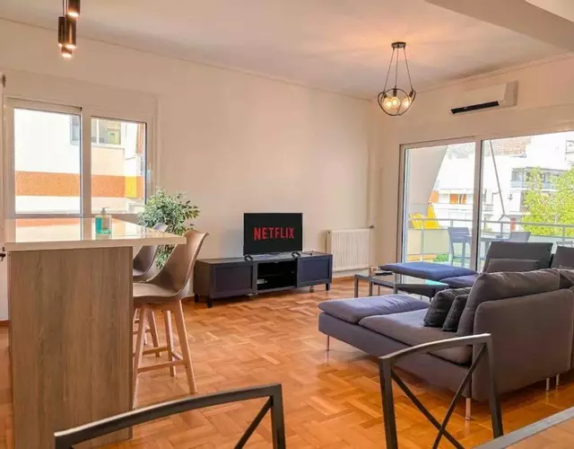 Bright & Spacious Apartment near Glyfada Center