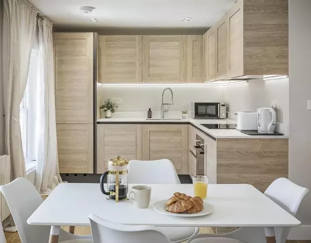 Bright Apartments Near Farnham Castle by StayStayStay