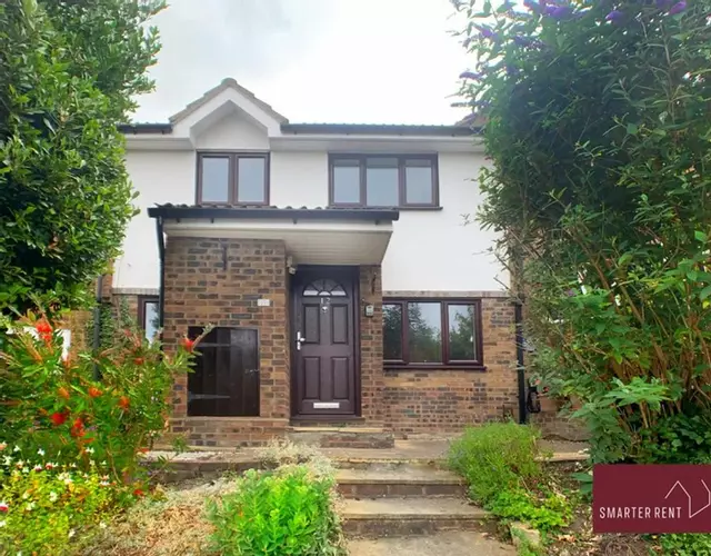 Guildford - 2 Bedroom House - Parking