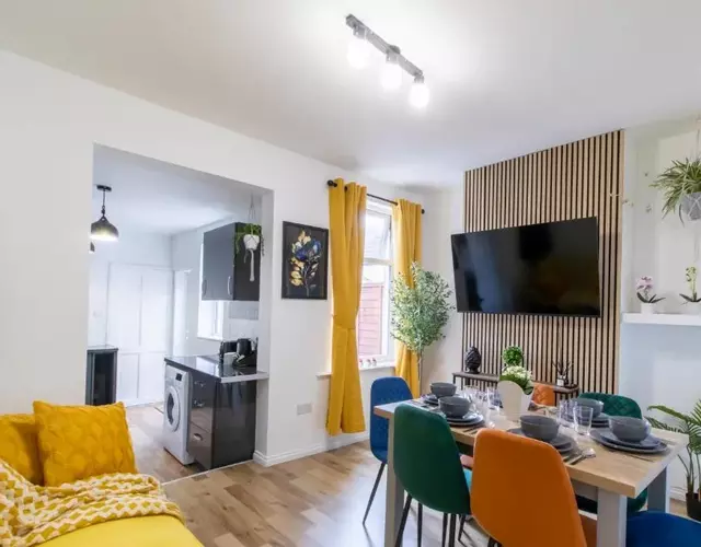 Open Mind Property - Luxury 5 Beds & Free Parking