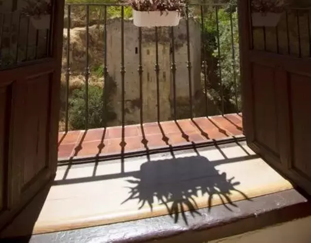 Alhambra Enamora 1 -Paseo de los Tristes View 1 -C