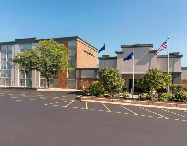 Sonesta Hotel Grand Rapids Airport