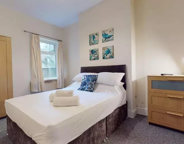 Central 5 Bedroom House Parking