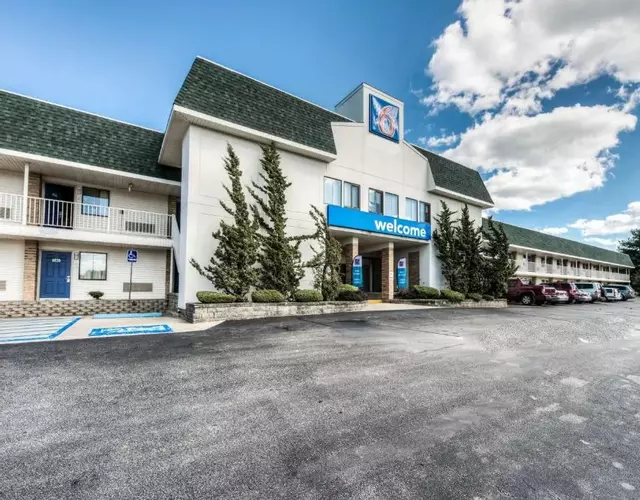 Motel 6-Niantic, CT - New London