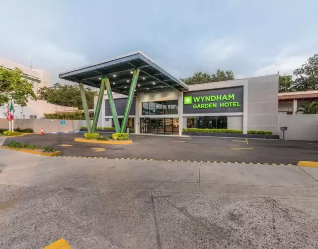 Wyndham Garden Guadalajara Expo Plaza del Sol