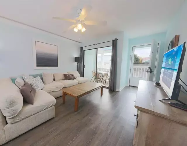 Cute 2 Bedroom Condo at Beachcomber with Beach Access 100 feet Across Street
