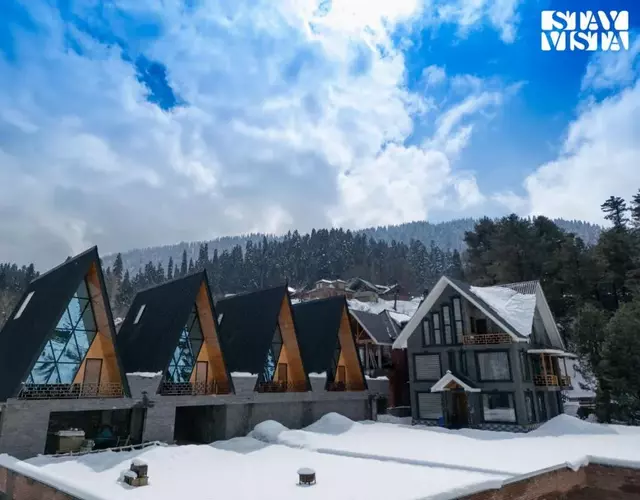 StayVista's Frozen Fall at Frostflare Cottages - Jacuzzi