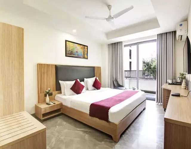 Saltstayz Premier - Cyber Hub