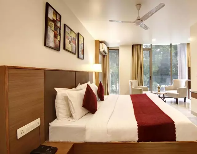 Saltstayz Select - Unitech Cyber Park