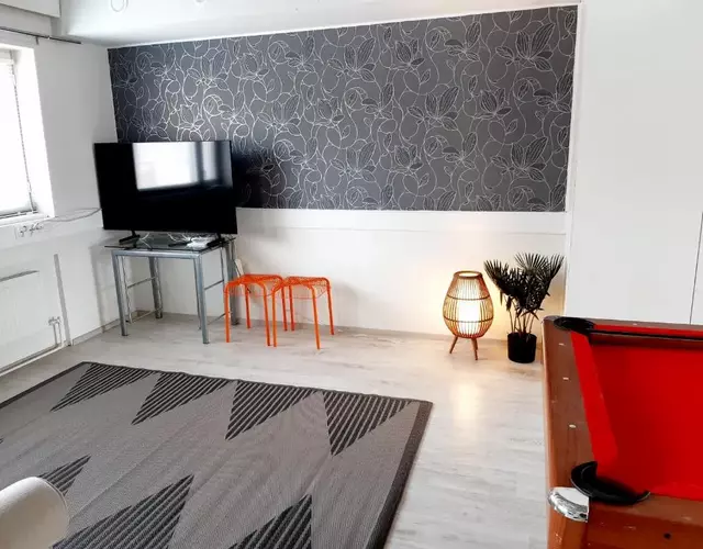 Upea Loft-asunto kattoikkunoilla Iittalassa junaradan vieressä