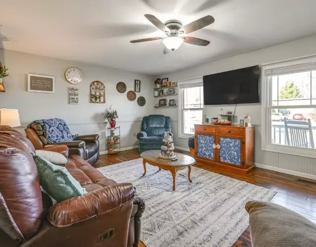 Large Family Home 5 Mi to Dtwn Hagerstown!