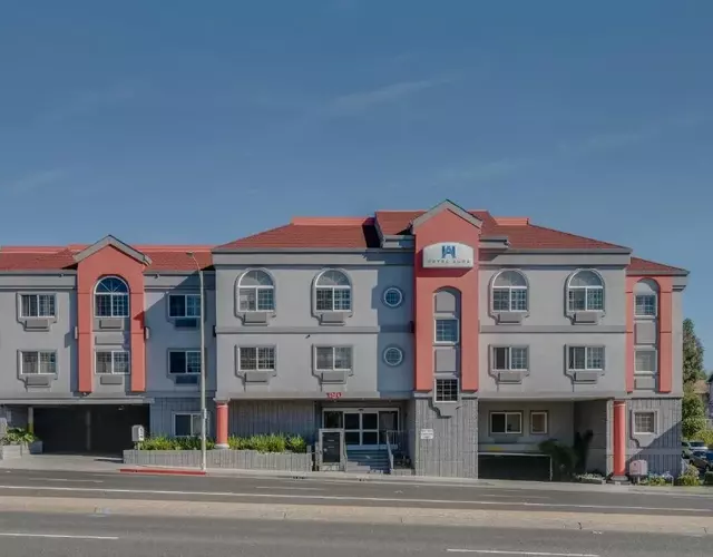 Hotel Aura SFO Airport FREE SHUTTLE