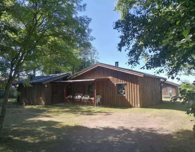 Strandnära hus med havsutsikt och stor tomt