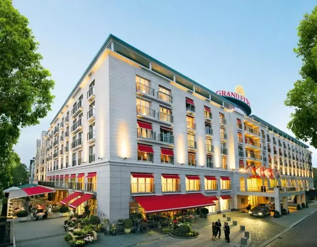 GRAND ELYSEE Hamburg