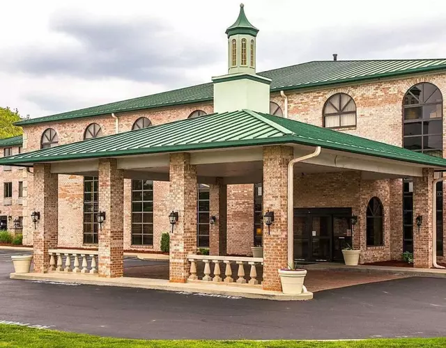 Quality Inn & Suites Cincinnati I-275