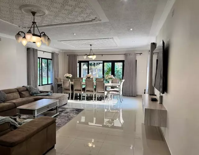 Casa 4 Bedroom house with Solar and Borehole water