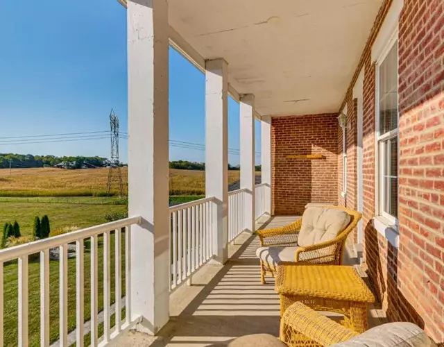 5,000 Sq Ft Antebellum Farmhouse 3 Mi to Antietam!