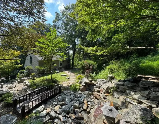 Stone Leaf Farm Private Nature Retreat with Pool, Waterfalls, Orchards & Gardens