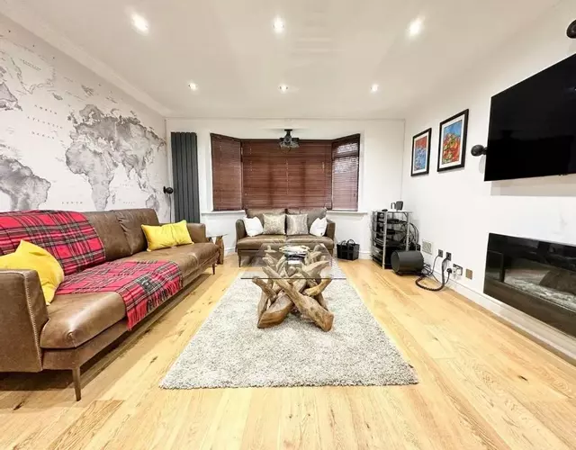 Tranquil Retreat Spacious 4-Bedroom Family Home