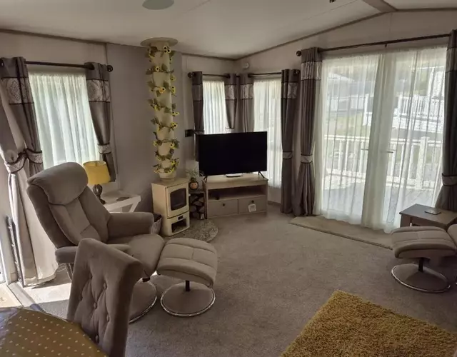 Elmvale - 2 bedrooms with decking sleeps 4