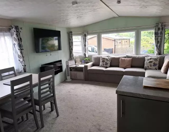 Hillside retreat - 2 bedrooms sleeps 5