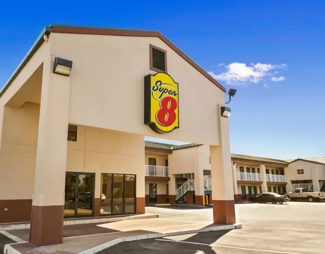 Super 8 by Wyndham Hattiesburg North - University Area