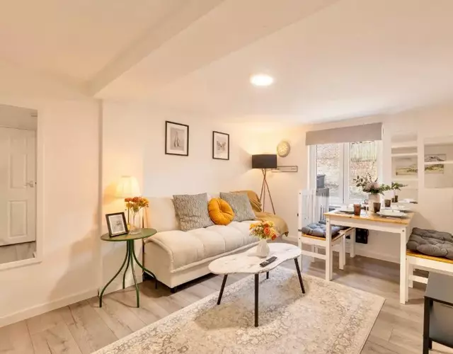 Large One Bedroom Apartments Southsea Sleeps 3 - Free Parking