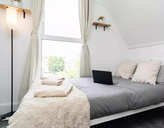 Open Mind Property - FOUR Guests & FREE Parking