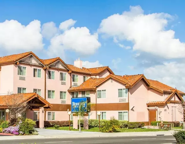 Rodeway Inn & Suites