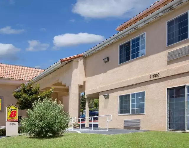 Super 8 by Wyndham Hayward Downtown