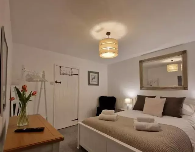 Black Cat Cottage - Heart of Pickering cosy listed cottage