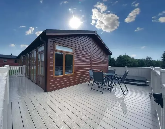 Chestnut Lodge With Hot Tub