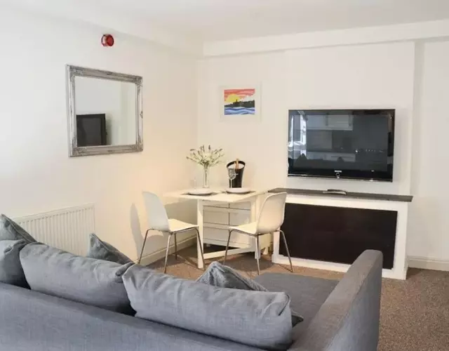 Modern 1 bedroom apartment close to Penzance town centre.