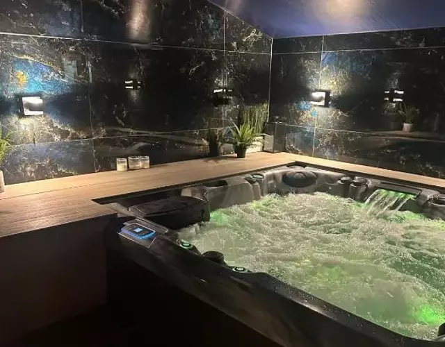 Jacuzzi Retreat in Watford