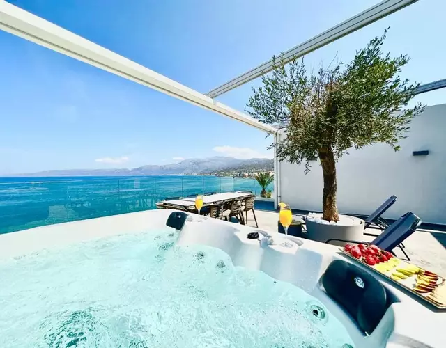 Skipper Beachfront Suites