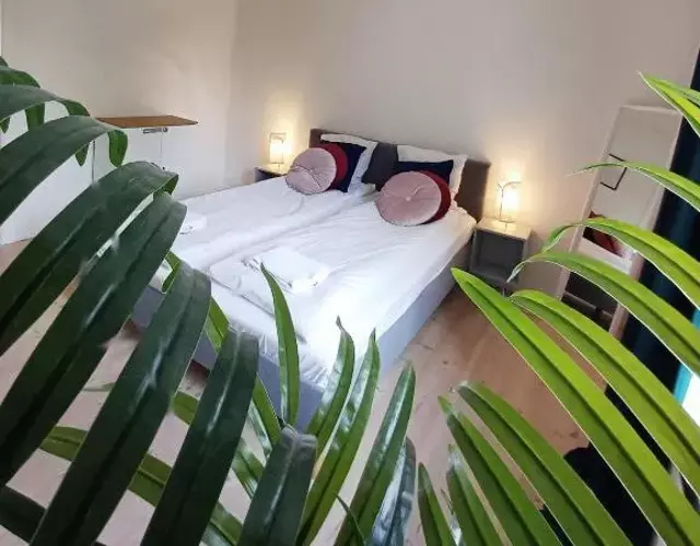 Charming 2 bedroom apartment free parking