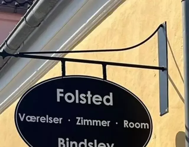 Folsted - Værelse 104 med eget badeværelse og fri parkering