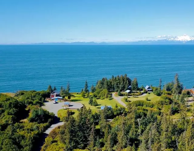 Lost Anchor Cabins - Ocean-view cabins on the bluff