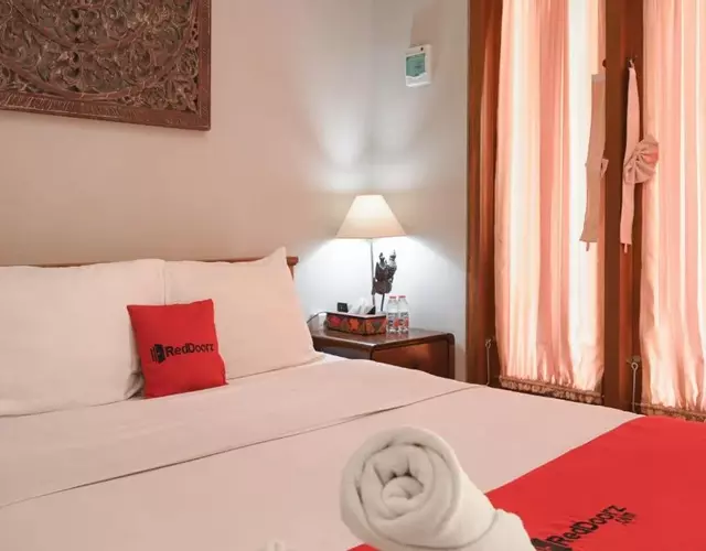 RedDoorz near Mertasari Beach 2
