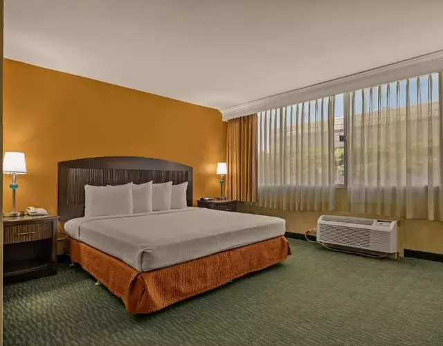 Airport Honolulu Hotel, Trademark Collection by Wyndham