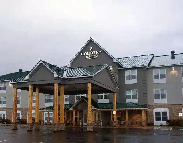 Country Inn & Suites by Radisson, Houghton, MI